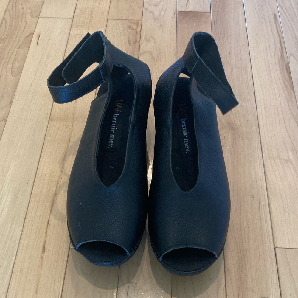 Bernie Mev Mely Peep Toe Sandals - Size 39